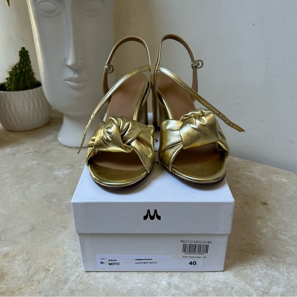 Elegant Gold Women's Sandals - Picture 9 of 13